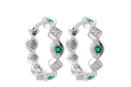 C204-74252: EARRINGS .13 EMERALD .18 TGW
